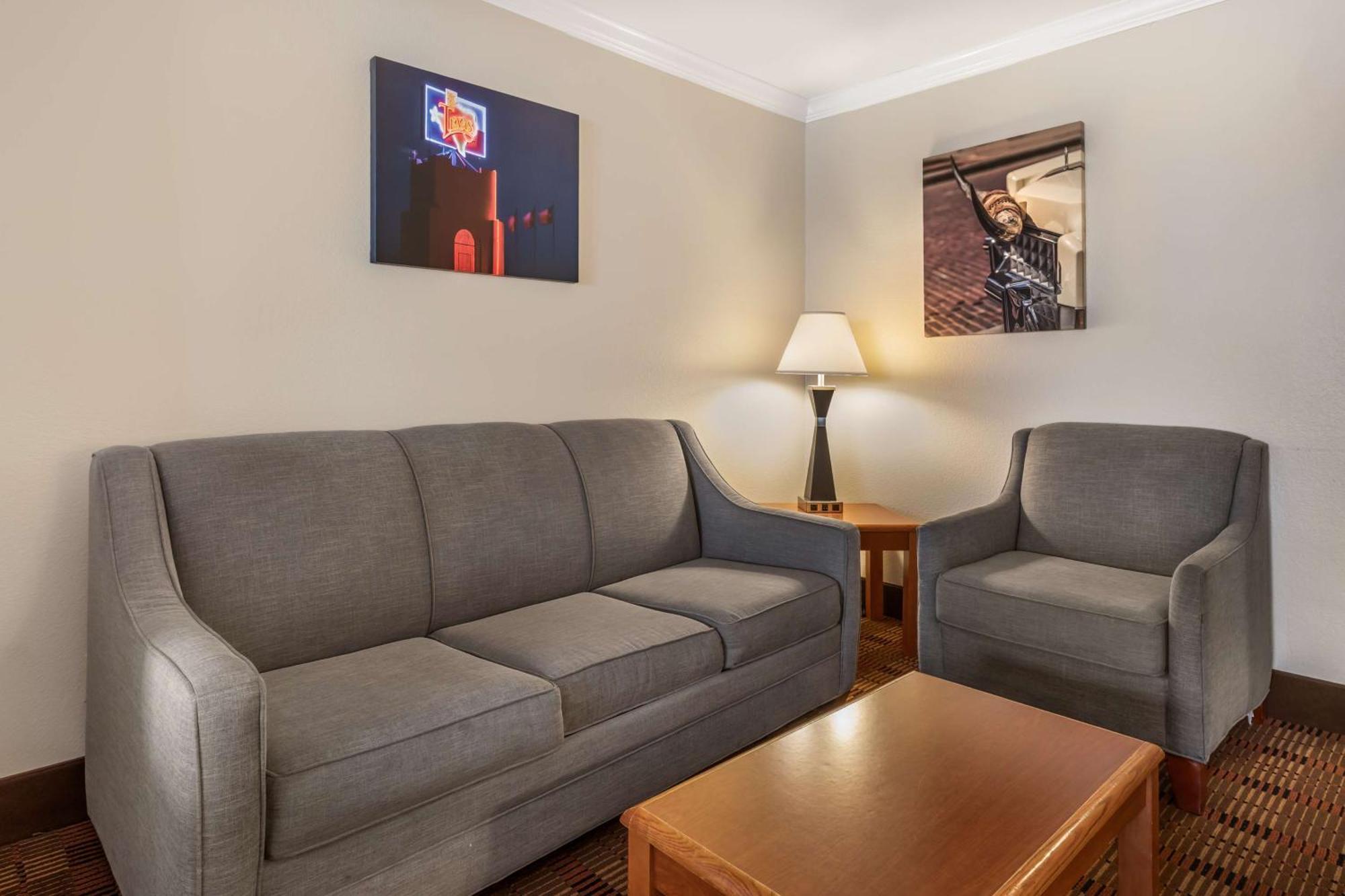 Best Western Club House Inn & Suites Mineral Wells Екстериор снимка