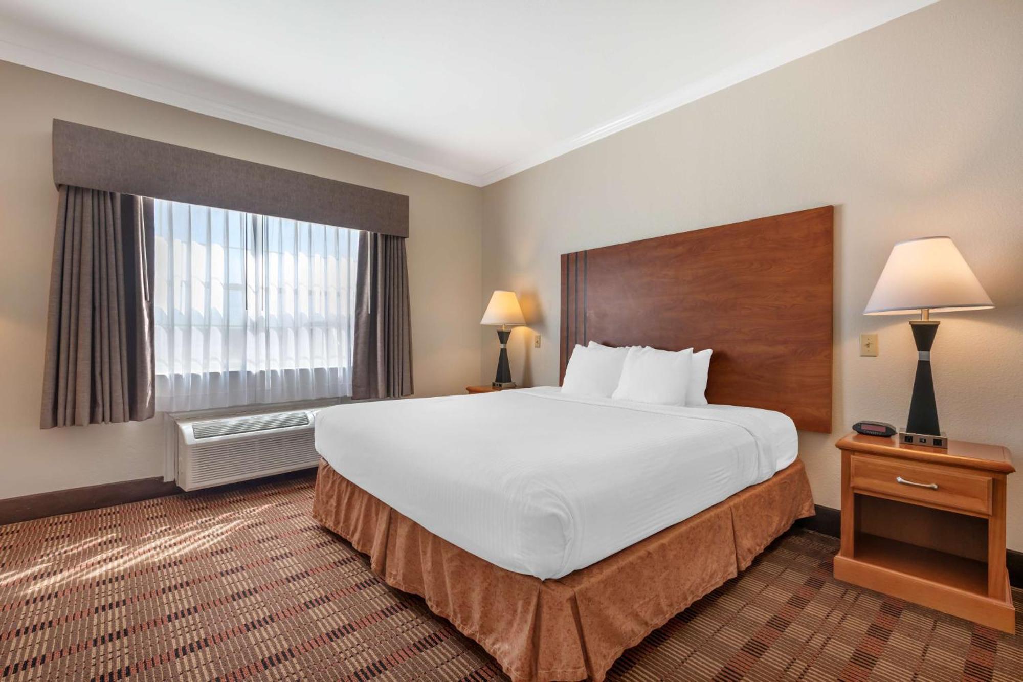 Best Western Club House Inn & Suites Mineral Wells Екстериор снимка