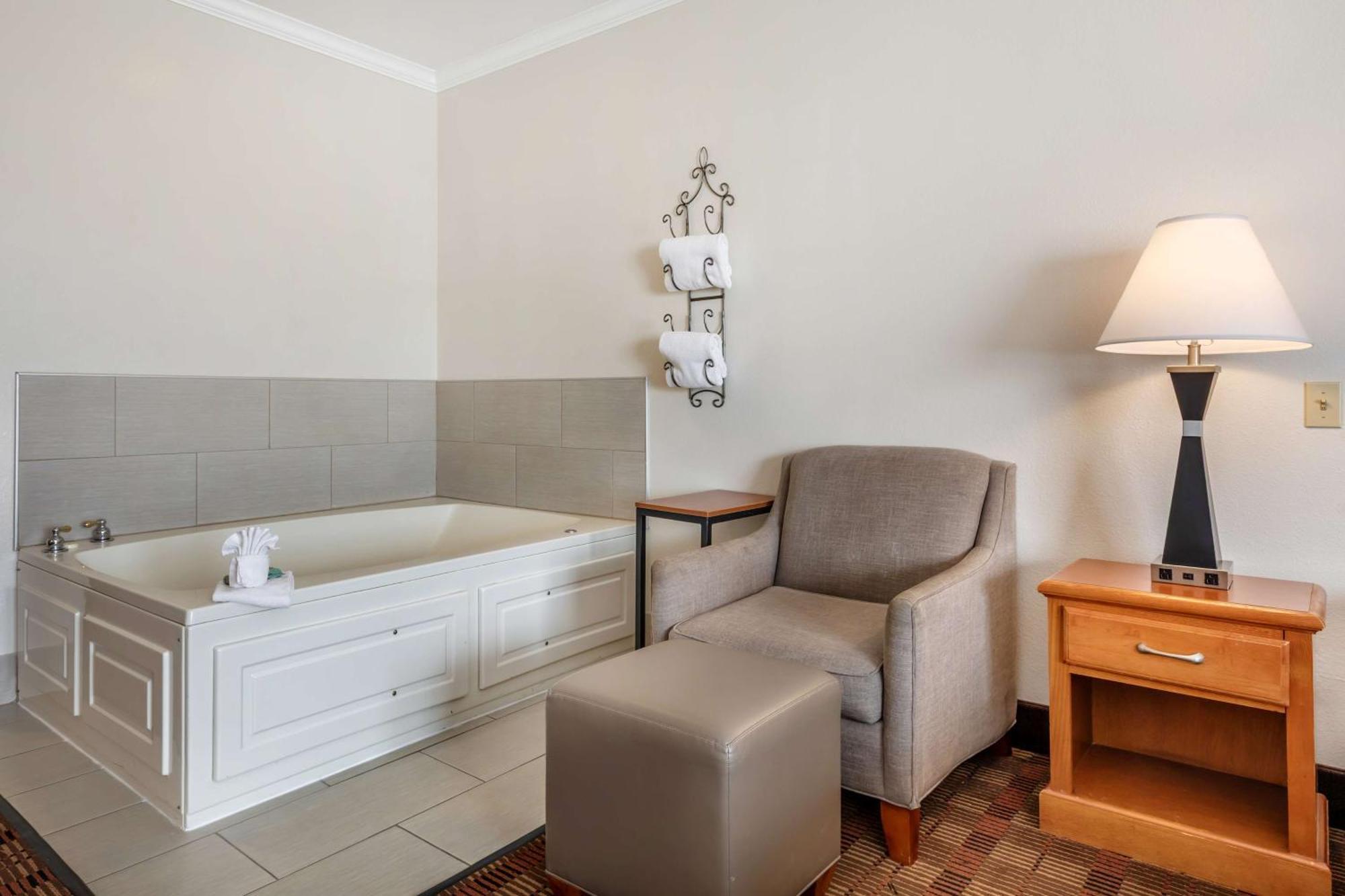 Best Western Club House Inn & Suites Mineral Wells Екстериор снимка
