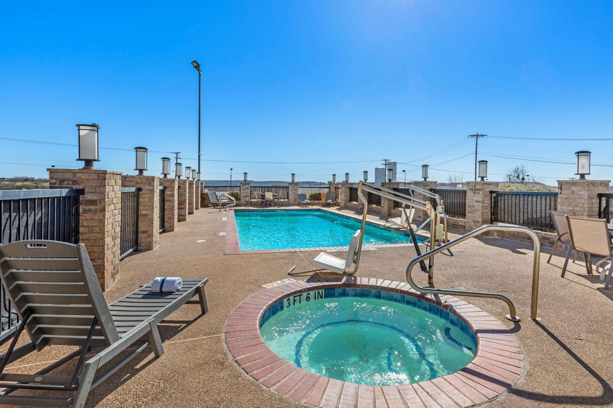 Best Western Club House Inn & Suites Mineral Wells Екстериор снимка
